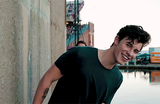 Shawn Mendes – nature-loving, calm, summer-hiking energy